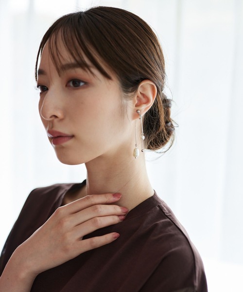 Andemiu(アンデミュウ)の「【WEB限定】パールウエーブイヤリング173740(イヤリング・レディース・ゴールド/シルバー・FREE)」の6枚目の写真
