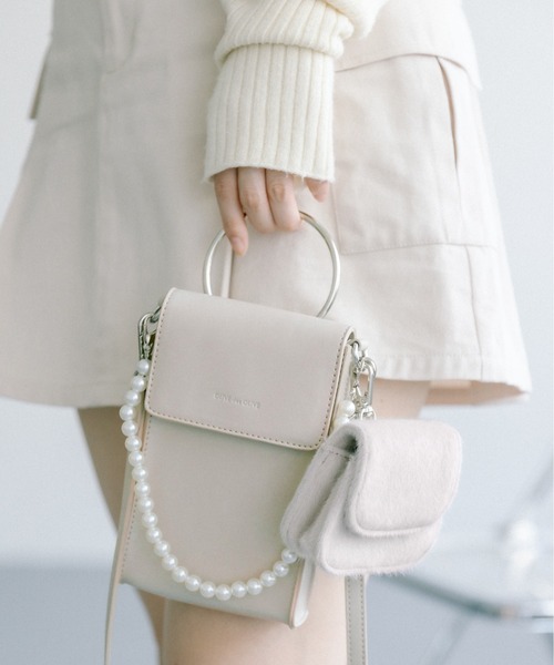 OLIVE des OLIVE（オリーブデオリーブ）の「モバイルショルダー（ショルダーバッグ・レディース・ピンク/ブラック/グレイッシュベージュ・FREE）」の2枚目の写真