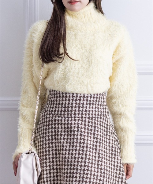 clear（クリア）の「シャギーハイネックショートニット（ニット/セーター・レディース・ピンク/ブラック/アイボリー/ミント/イエロー・F）」の4枚目の写真