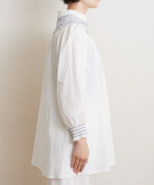 bulle de savon（ビュルデサボン）の「○hand smocking tunic