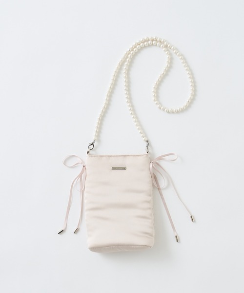 one after another NICE CLAUP(ワンアフターアナザーナイスクラップ)の「【スタッフ考案企画】パールストラップサテンポシェット(ショルダーバッグ・レディース・ピンク/アイボリー/ワインレッド/モカ・FREE)」の5枚目の写真