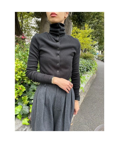 BLACK BY MOUSSY(ブラックバイマウジー)の「manyway turtle neck tops(メニーウェイタートルネックトップス)(ニット/セーター・レディース・レッド/ブラック/ベージュ・FREE)」の18枚目の写真