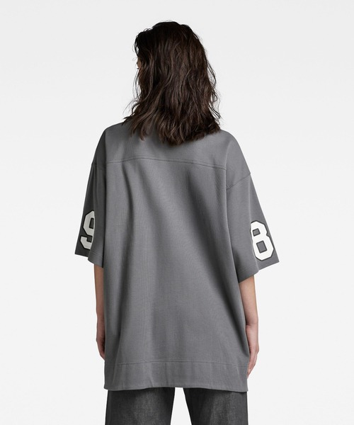 G-STAR(ジースター)の「5XL RAW. TIGHT MOCK V-NECK TOP/オーバーサイズ/ビッグシルエット(Tシャツ/カットソー・レディース・グレー/レッド・X-SMALL/MEDIUM/SMALL)」の4枚目の写真