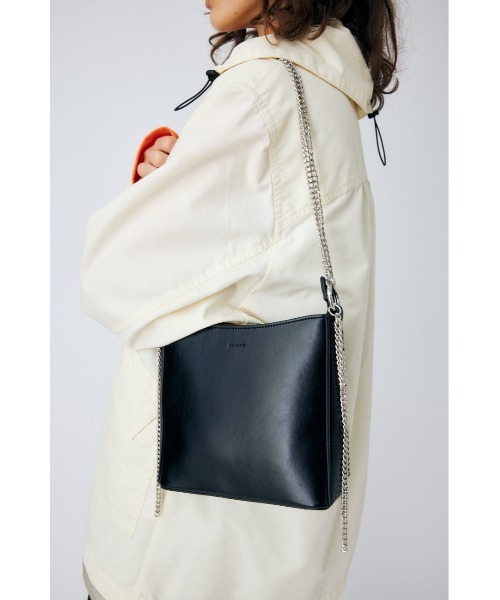 MOUSSY（マウジー）の「TWIN CHAIN F/LEATHER バッグ（ショルダーバッグ・レディース・ブラック/オフホワイト・FREE）」の17枚目の写真
