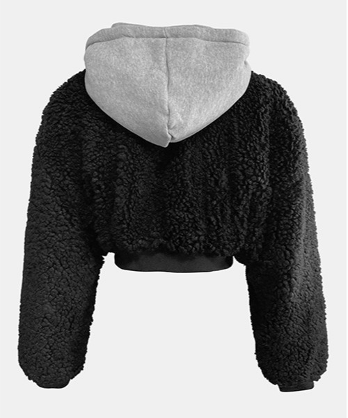 Cozy&Kitsch（コージーアンドキッチ）の「Cozy＆Kitsch フードレイヤードバックルクロップフリースジャケット（ムートンコート・レディース・アイボリー/ブラック・FREE）」の4枚目の写真