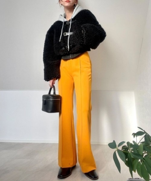 Cozy&Kitsch（コージーアンドキッチ）の「Cozy＆Kitsch フードレイヤードバックルクロップフリースジャケット（ムートンコート・レディース・アイボリー/ブラック・FREE）」の10枚目の写真