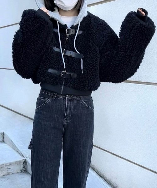 Cozy&Kitsch（コージーアンドキッチ）の「Cozy＆Kitsch フードレイヤードバックルクロップフリースジャケット（ムートンコート・レディース・アイボリー/ブラック・FREE）」の12枚目の写真