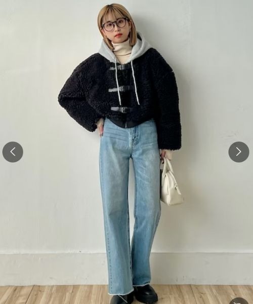 Cozy&Kitsch（コージーアンドキッチ）の「Cozy＆Kitsch フードレイヤードバックルクロップフリースジャケット（ムートンコート・レディース・アイボリー/ブラック・FREE）」の8枚目の写真