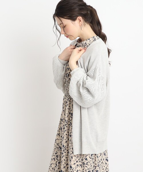 Cutie Blonde（キューティーブロンド）の「◆【体型カバーもできる】透かし編みスリーブ Vネックカーディガン（カーディガン/ボレロ・レディース・ライトベージュ/ライトグレー/ライトブルー・00）」の2枚目の写真