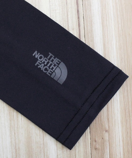 THE NORTH FACE(ザノースフェイス)の「吸汗速乾 リストレット アームカバー WRISTLET ザ・ノースフェイス 韓国限定ライン(アームカバー・レディース・ブラック/ホワイト/ブラック系その他3・L/M)」の5枚目の写真