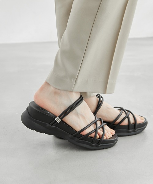 ROPE' PICNIC(ロペピクニック)の「クロスストリングスライド&バックスリングサンダル(サンダル・レディース・ブラック/キナリ/シルバー系その他2/シルバー・L/M)」の17枚目の写真