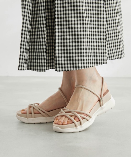 ROPE' PICNIC(ロペピクニック)の「クロスストリングスライド&バックスリングサンダル(サンダル・レディース・ブラック/キナリ/シルバー系その他2/シルバー・L/M)」の18枚目の写真