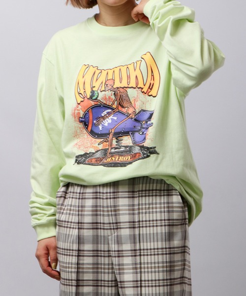 MISHKA(ミシカ)の「MISHKA ミシカ ロングスリーブTシャツ(Tシャツ/カットソー・メンズ・ライム/ブラウン系その他/ライトパープル/キャメル/グリーン/グリーン系その他・L/M/XL)」の3枚目の写真
