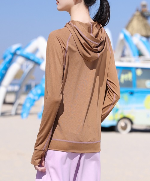 TeddyShop（テディショップ）の「【UVカット/UPF50+/フード付き/水陸両用/急速冷感】レディース 長袖 ジップアップ ラッシュガード パーカー（パーカー・レディース・ラベンダー/ライトブルー/ブラック/グレー系その他3/ホワイト系その他/ブルー系その他/グレー系その他2/グリーン/ライトグレー/パープル系その他/ブラック系その他/グレー系その他/ホワイト系その他2/スモークピンク/ブラウン・S/M/LL/L/3L）」の17枚目の写真