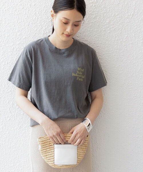 Odub(オーダブ)の「Odub:ビンテージ加工 ロゴ TEE(Tシャツ/カットソー・レディース・ホワイト/ネイビー/ダークグレー/ベージュ系その他/オフホワイト/ブラウン・ONE SIZE)」の4枚目の写真