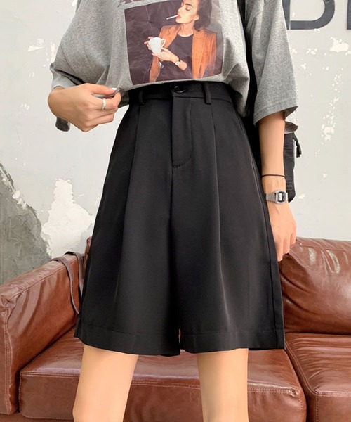 Silly（シリー）の「センタータックショートパンツ（その他パンツ・レディース・レッド/ブラック・SMALL/MEDIUM/LARGE）」の2枚目の写真