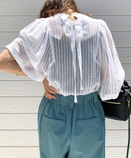 Q（キュー）の「シアーストライプバックリボンブラウス（シャツ/ブラウス・レディース・アイボリー/ブラック・MEDIUM）」の7枚目の写真