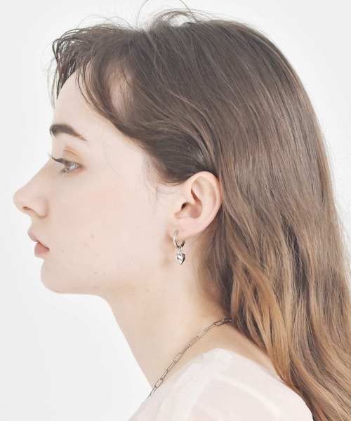 LHME（エルエイチエムイー）の「【WEB限定】”New me”ドロップフープピアス/ハート/サージカルステンレス（金属アレルギー対応）【LHME / エルエイチエムイー】（ピアス（両耳用）・レディース・ゴールド/シルバー・ONE SIZE）」の11枚目の写真