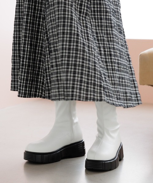 LAKOLE(ラコレ)の「スニーカーソールブーツ / 971555(ブーツ・レディース・ホワイト/ベージュ/ブラック・LARGE/MEDIUM)」の1枚目の写真