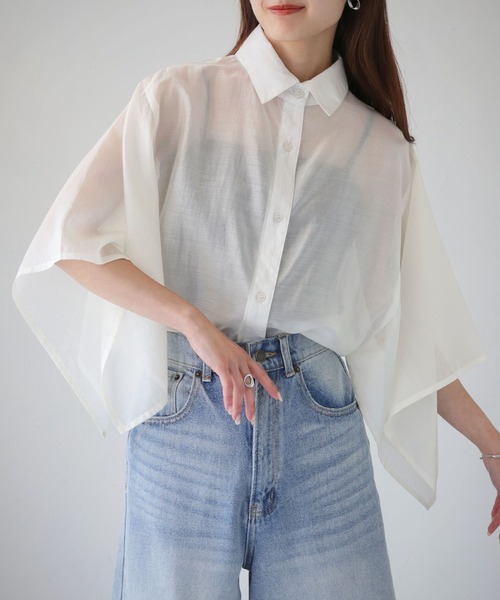 cheriella（シェリエラ）の「【cheriella】WEB限定スクエアスリーブスリットシアーシャツ（シャツ/ブラウス・レディース・オフホワイト/チャコール/ブラック・M）」の2枚目の写真