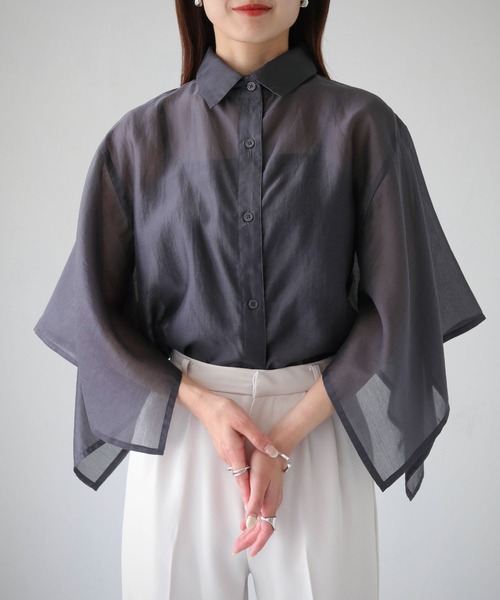 cheriella（シェリエラ）の「【cheriella】WEB限定スクエアスリーブスリットシアーシャツ（シャツ/ブラウス・レディース・オフホワイト/チャコール/ブラック・M）」の6枚目の写真