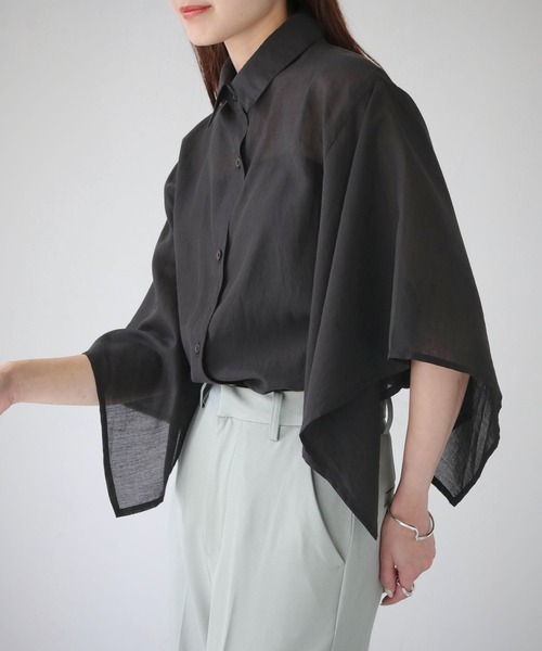 cheriella（シェリエラ）の「【cheriella】WEB限定スクエアスリーブスリットシアーシャツ（シャツ/ブラウス・レディース・オフホワイト/チャコール/ブラック・M）」の9枚目の写真