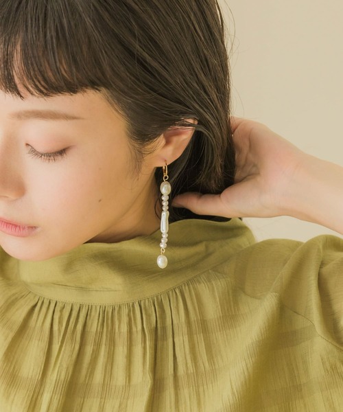 SMELLY（スメリー）の「バロックパールコンビピアス（ピアス（両耳用）・レディース・ゴールド系その他・-）」の2枚目の写真