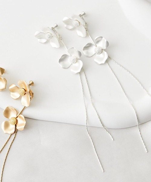 VIS（ビス）の「ダブルフラワーロングイヤリング（イヤリング・レディース・ゴールド/シルバー・FREE）」の2枚目の写真