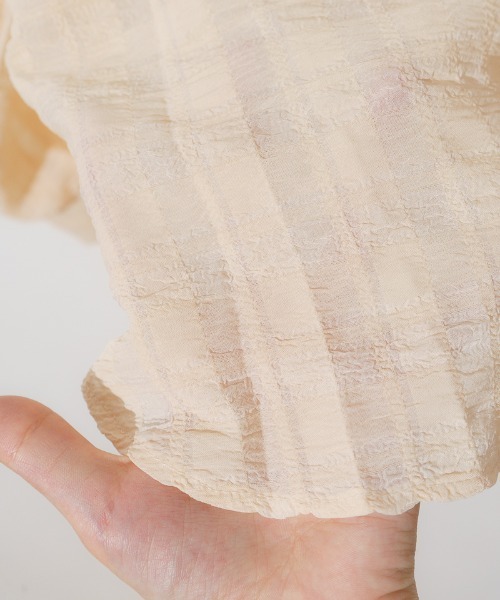 flower(フラワー)の「シアーフリルブラウス(シャツ/ブラウス・レディース・ベージュ/ネイビー・FREE)」の8枚目の写真