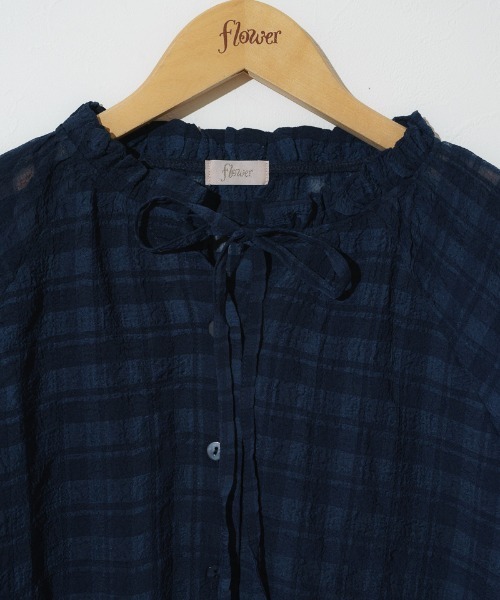 flower(フラワー)の「シアーフリルブラウス(シャツ/ブラウス・レディース・ベージュ/ネイビー・FREE)」の9枚目の写真