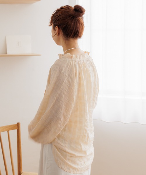 flower(フラワー)の「シアーフリルブラウス(シャツ/ブラウス・レディース・ベージュ/ネイビー・FREE)」の20枚目の写真