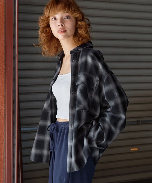 PBLIM（ページボーイリム）の「PBLIM/オンブレチェックシャツ（シャツ/ブラウス・レディース・ブルー系その他/ブラック系その他・FREE）」の2枚目の写真