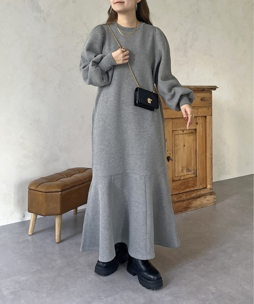 prose verse（プロズヴェール）の「パフスリーブマーメイドスウェットワンピ（ワンピース・レディース・ブラック/アイボリー/グレー・MEDIUM/MP）」の4枚目の写真