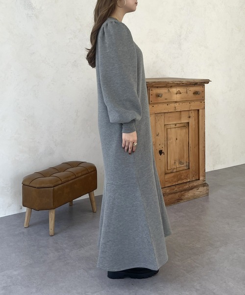 prose verse（プロズヴェール）の「パフスリーブマーメイドスウェット