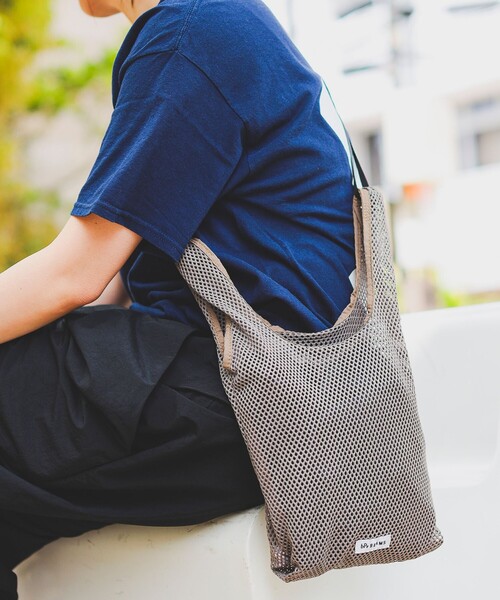 bpr BEAMS(ビーピーアール ビームス )の「bPr BEAMS / メッシュ ショッパー(ショルダーバッグ・メンズ・ブルー/ブラック/カーキ/ホワイト/ピンク/グリーン系その他5・ONE SIZE)」の3枚目の写真