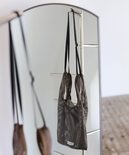 bpr BEAMS(ビーピーアール ビームス )の「bPr BEAMS / メッシュ ショッパー(ショルダーバッグ・メンズ・ブルー/ブラック/カーキ/ホワイト/ピンク/グリーン系その他5・ONE SIZE)」の8枚目の写真