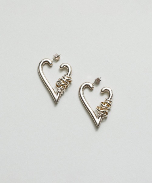 LAPUIS(ラピュイ)の「LAPUIS(ラピュイ) COIL HEART HOOP PIERCED EARRINGS(ピアス(両耳用)・レディース・マルチ/ゴールド/シルバー・FREE)」の5枚目の写真