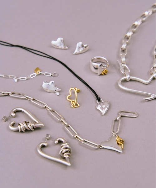 LAPUIS(ラピュイ)の「LAPUIS(ラピュイ) COIL HEART HOOP PIERCED EARRINGS(ピアス(両耳用)・レディース・マルチ/ゴールド/シルバー・FREE)」の9枚目の写真