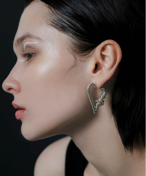 LAPUIS(ラピュイ)の「LAPUIS(ラピュイ) COIL HEART HOOP PIERCED EARRINGS(ピアス(両耳用)・レディース・マルチ/ゴールド/シルバー・FREE)」の10枚目の写真