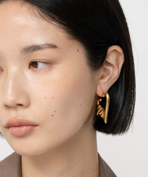 LAPUIS(ラピュイ)の「LAPUIS(ラピュイ) COIL HEART HOOP PIERCED EARRINGS(ピアス(両耳用)・レディース・マルチ/ゴールド/シルバー・FREE)」の15枚目の写真