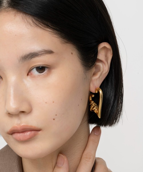 LAPUIS(ラピュイ)の「LAPUIS(ラピュイ) COIL HEART HOOP PIERCED EARRINGS(ピアス(両耳用)・レディース・マルチ/ゴールド/シルバー・FREE)」の14枚目の写真