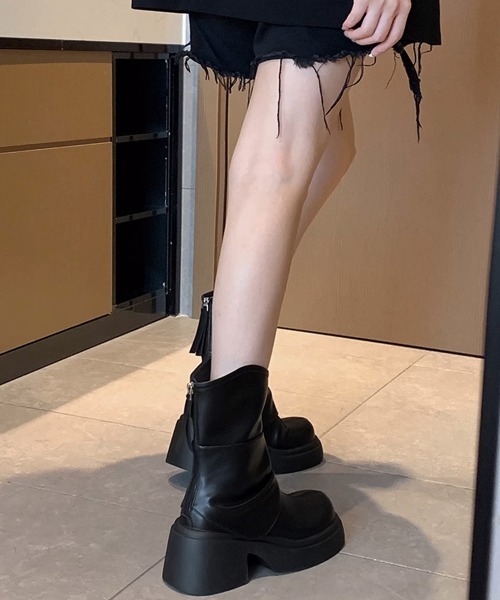 Miniministore（ミニミニストア）の「厚底ショートブーツ 太ヒール 韓国秋冬靴（ブーツ・レディース・ブラック/オフホワイト・24.0cm/23.5cm/23.0cm/22.5cm/24.5cm）」の4枚目の写真