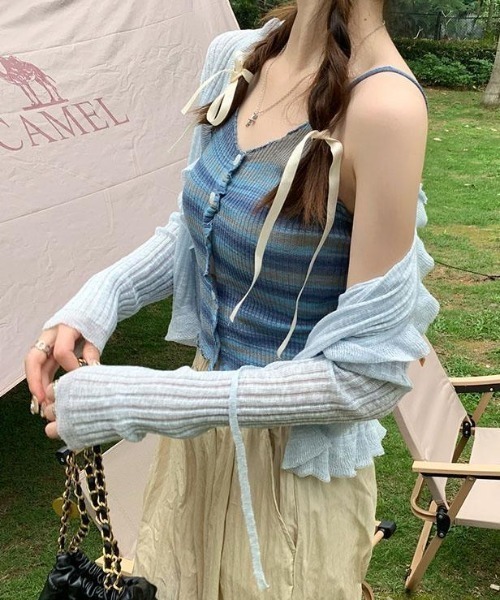 Achic(アシック)の「マルチカラーVネックストライプキャミソール(キャミソール・レディース・ピンク/イエロー/レッド/ブルー・M)」の12枚目の写真
