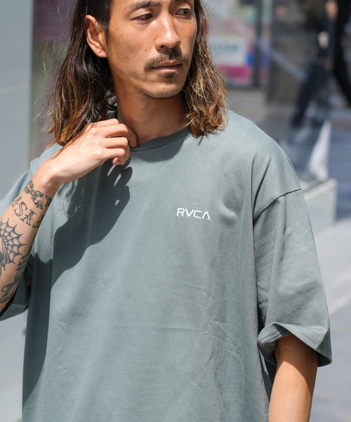 RVCA(ルーカ)の「RVCA メンズ THRASHED BOX RVCA TEE Tシャツ 【2024年春夏モデル】/ルーカ半袖バックプリントTシャツ(Tシャツ/カットソー・メンズ・ブラック/ブラック系その他/ホワイト/グリーン系その他・X-LARGE/LARGE/MEDIUM/SMALL)」の6枚目の写真
