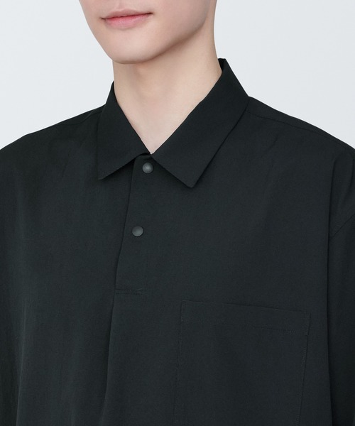 無印良品（ムジルシリョウヒン）の「紳士　風を通すストレッチ半袖布帛ポロシャツ（ポロシャツ・メンズ・ブラック/ネイビー/カーキ/スモーキーグリーン系・S/M/L/XL/XS）」の8枚目の写真