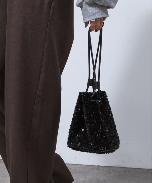 COLONY 2139（コロニートゥーワンスリーナイン）の「スパンコール巾着2wayバッグ（ショルダーバッグ・レディース・ブラック/シルバー/ブロンズ・FREE）」の2枚目の写真