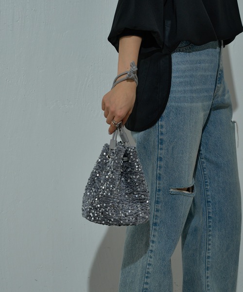 COLONY 2139（コロニートゥーワンスリーナイン）の「スパンコール巾着2wayバッグ（ショルダーバッグ・レディース・ブラック/シルバー/ブロンズ・FREE）」の13枚目の写真