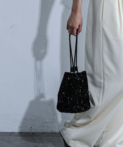 COLONY 2139（コロニートゥーワンスリーナイン）の「スパンコール巾着2wayバッグ（ショルダーバッグ・レディース・ブラック/シルバー/ブロンズ・FREE）」の5枚目の写真