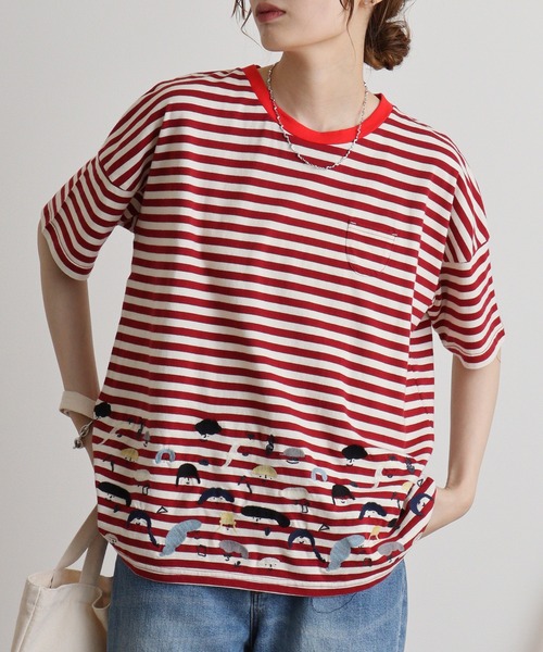 Emago(イマゴ)の「EMAGO スマイル刺繍Tシャツ(Tシャツ/カットソー・レディース・アイボリー/ホワイト×ブラック/ホワイト×レッド・FREE)」の1枚目の写真