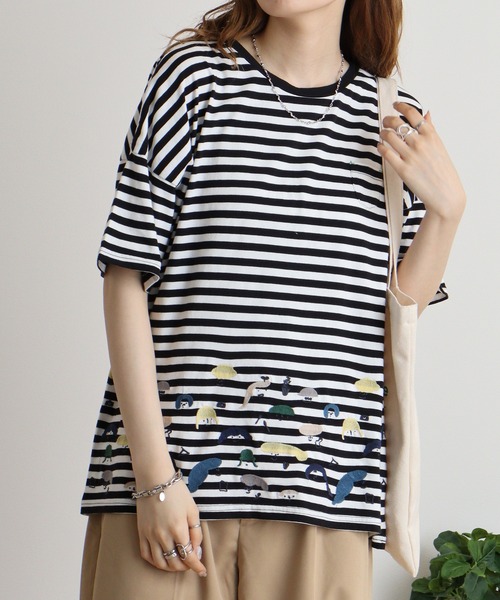 Emago(イマゴ)の「EMAGO スマイル刺繍Tシャツ(Tシャツ/カットソー・レディース・アイボリー/ホワイト×ブラック/ホワイト×レッド・FREE)」の6枚目の写真